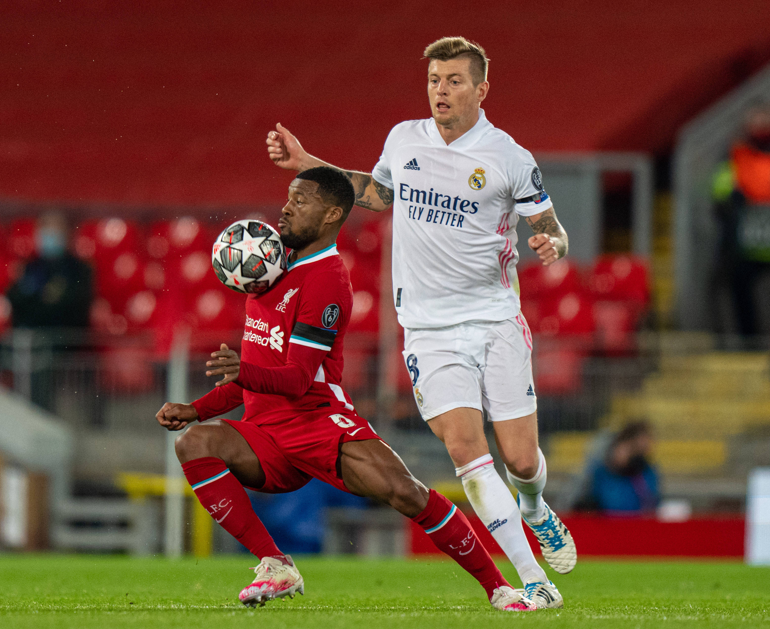 圣地亚哥：我一直受脚踝伤势困扰，这让我无法发挥出100%实力（圣地亚哥坦言脚踝伤势未愈，难以发挥100%状态）