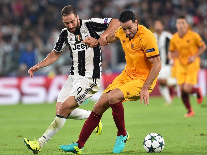 TA：旗帜与歌声并行，球迷组织让曼联主场再度鲜活（TA：旗海与歌浪齐起，球迷组织重焕曼联主场活力）