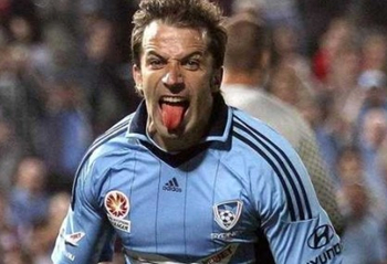 西媒：米利唐训练中途接受包扎处理，阿隆索亲自上场顶替他（西媒：米利唐训练中途受伤包扎，阿隆索亲自上阵顶替）