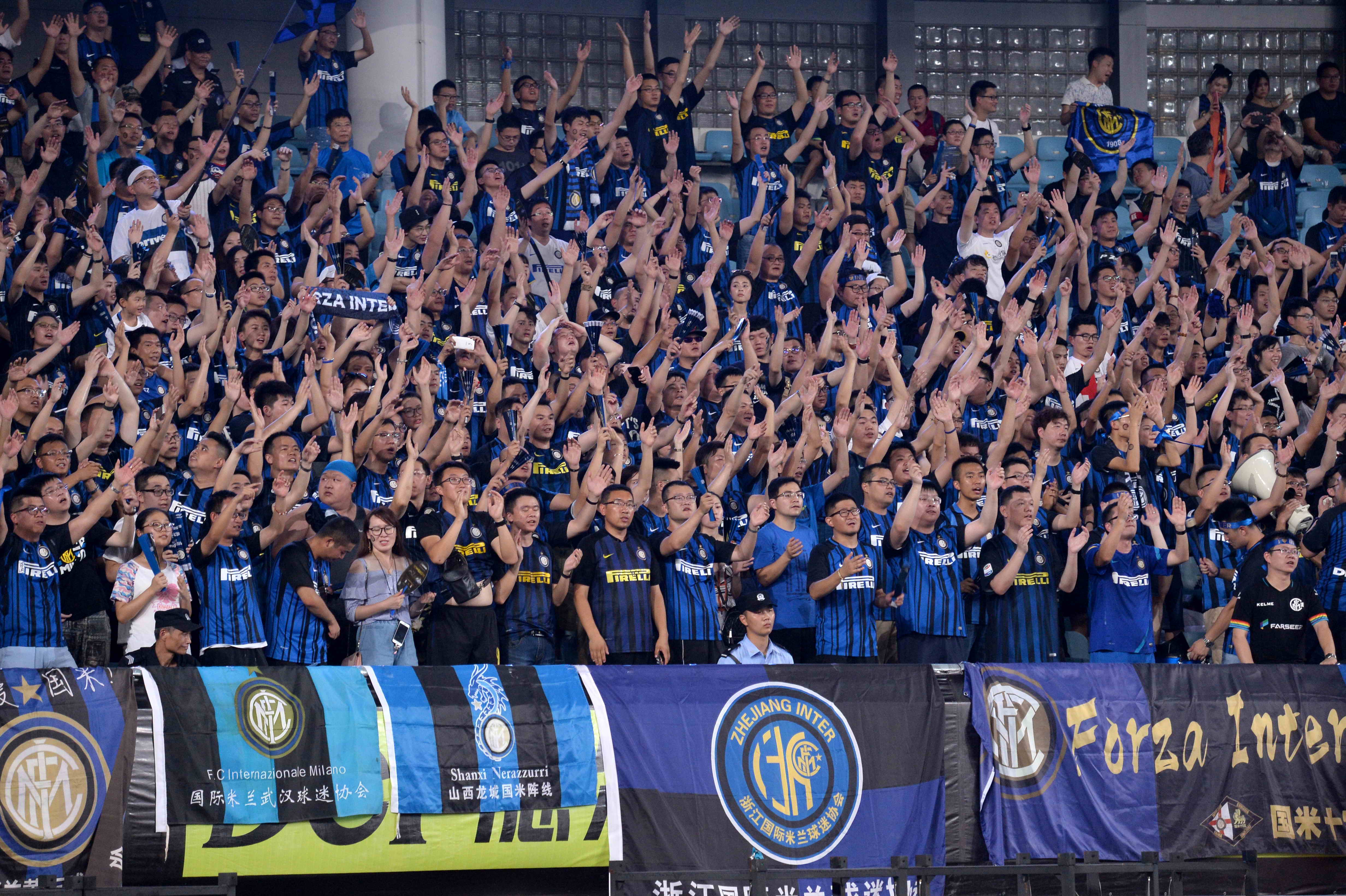 足球国足训练强度升级，体能教练参与指挥（国足加码训练强度，体能教练亲自指挥）