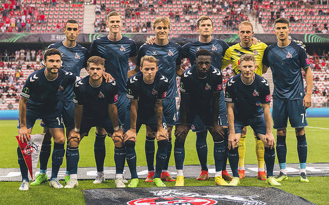 活塞逆转击败开拓者，坎宁安和邓罗关键表现助力取胜，展现强大韧性。（活塞逆袭擒下开拓者，坎宁安与邓罗关键时刻发力，韧性尽显）