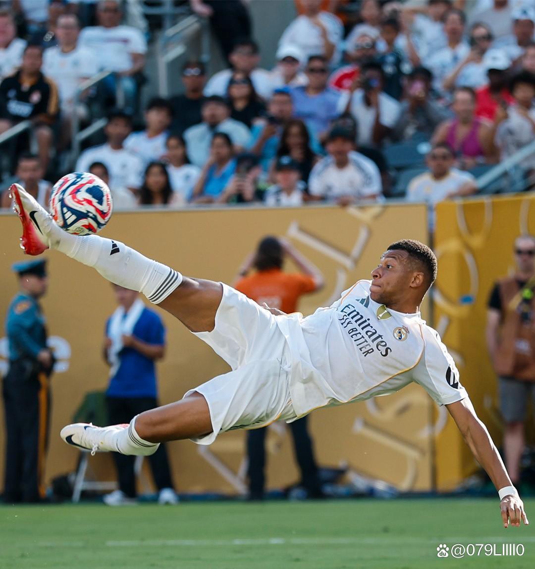 罗马诺：如果无法签下卢克曼国米可能考虑桑乔，但目前没接触（罗马诺：卢克曼若无望，国米考虑桑乔，现阶段尚未接触）