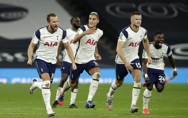 居功至伟，穆斯卡特带海港两年赢得三座奖杯（功勋卓著，穆斯卡特执教海港两年夺三冠）