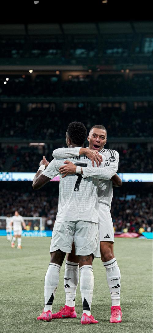 李嗣镕：如果算上进球的话，我的中超首秀能打7分左右（李嗣镕：算上进球，我给中超处子战打个7分左右）